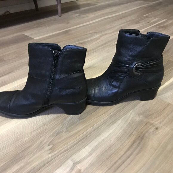 Clarks Ladies Black Leather Ankle Boots Size 9 - Picture 4 of 6